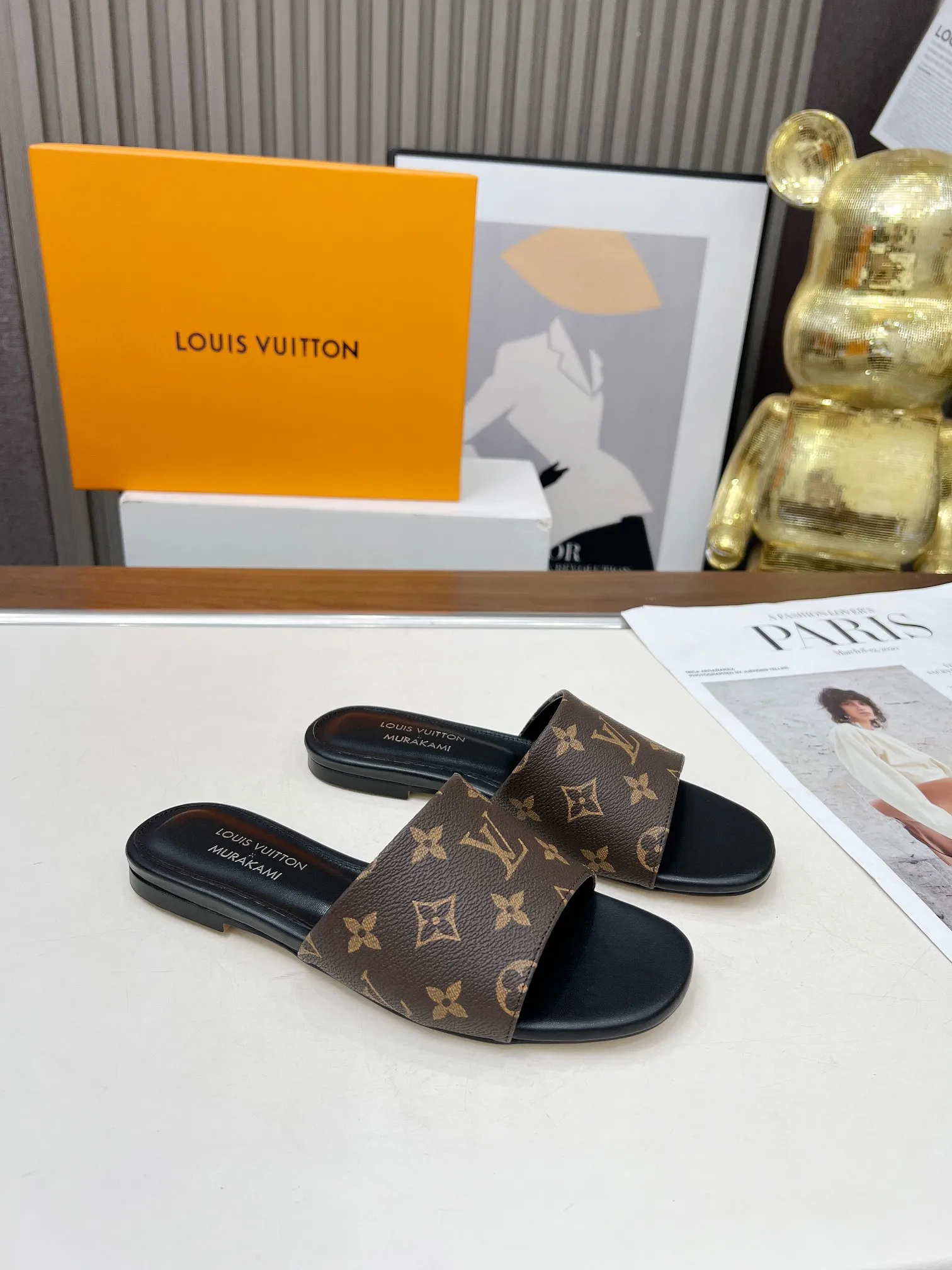 💕💕Factory direct selling price p380💕💕Vuiton’s latest 2025 spring and summer style. This sandal is from the Louis Vuitton The dotted LV logo on the upper brings a different visual feast to the hot summer. Color: coffee, white, black. Size: 35 to 40 (4142 can be customized, non-returnable and non-exchangeable) (leather sole can be customized +30 non-returnable and non-exchangeable)